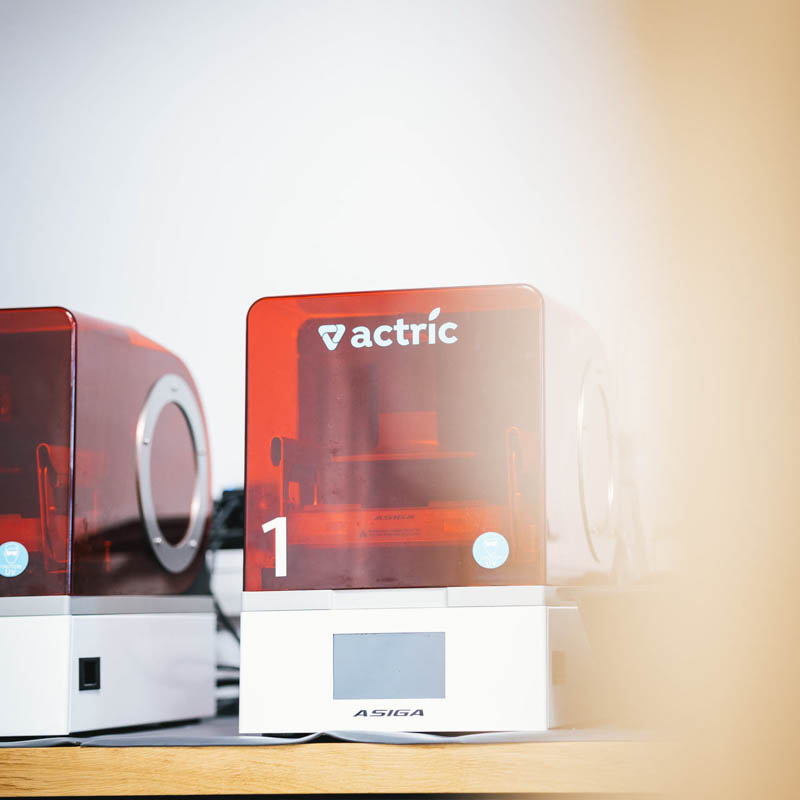 3D-Drucker von Asiga bei der Fertigung individueller Otoplastiken im Labor